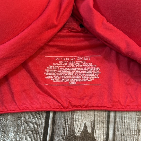 Victoria’s Secret Lightly Lined Plunge Red Bra size 36DD - Picture 3 of 3